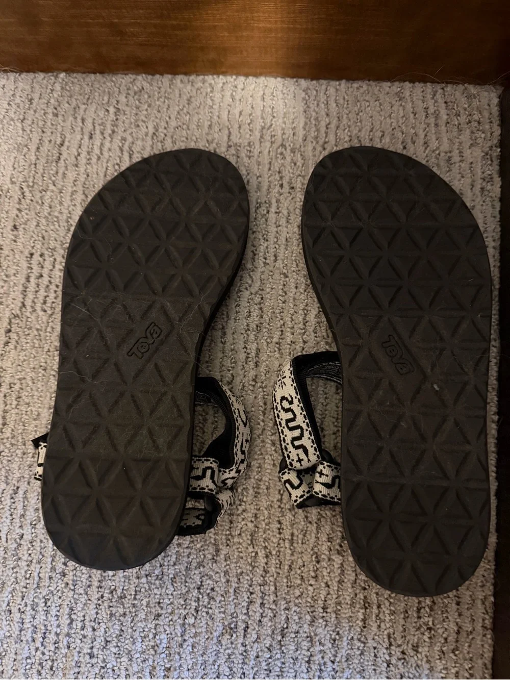 Women’s tevas size 9